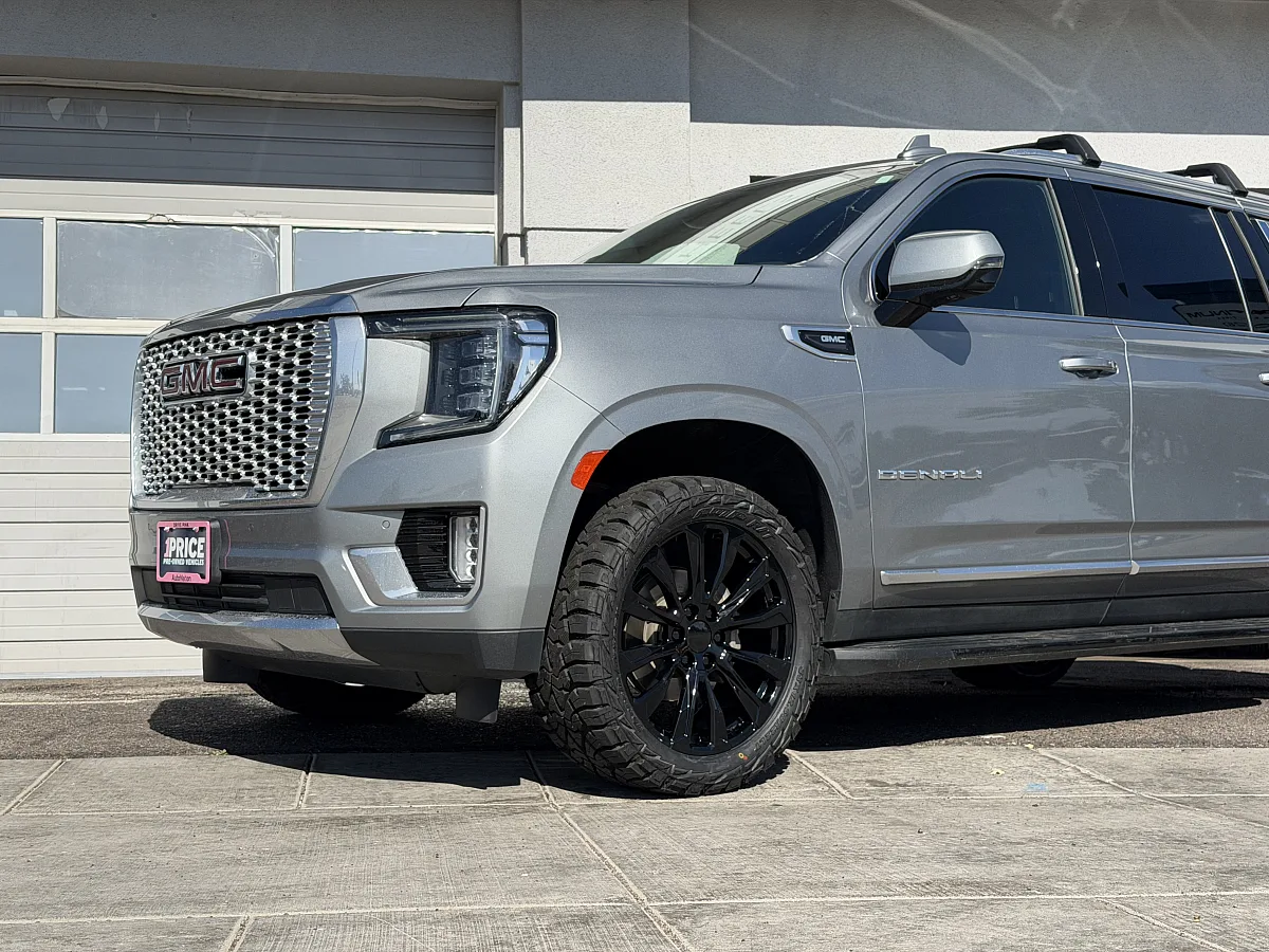 2022 GMC Yukon XL with Black Replica Wheels 22" Denali 1107 Rims