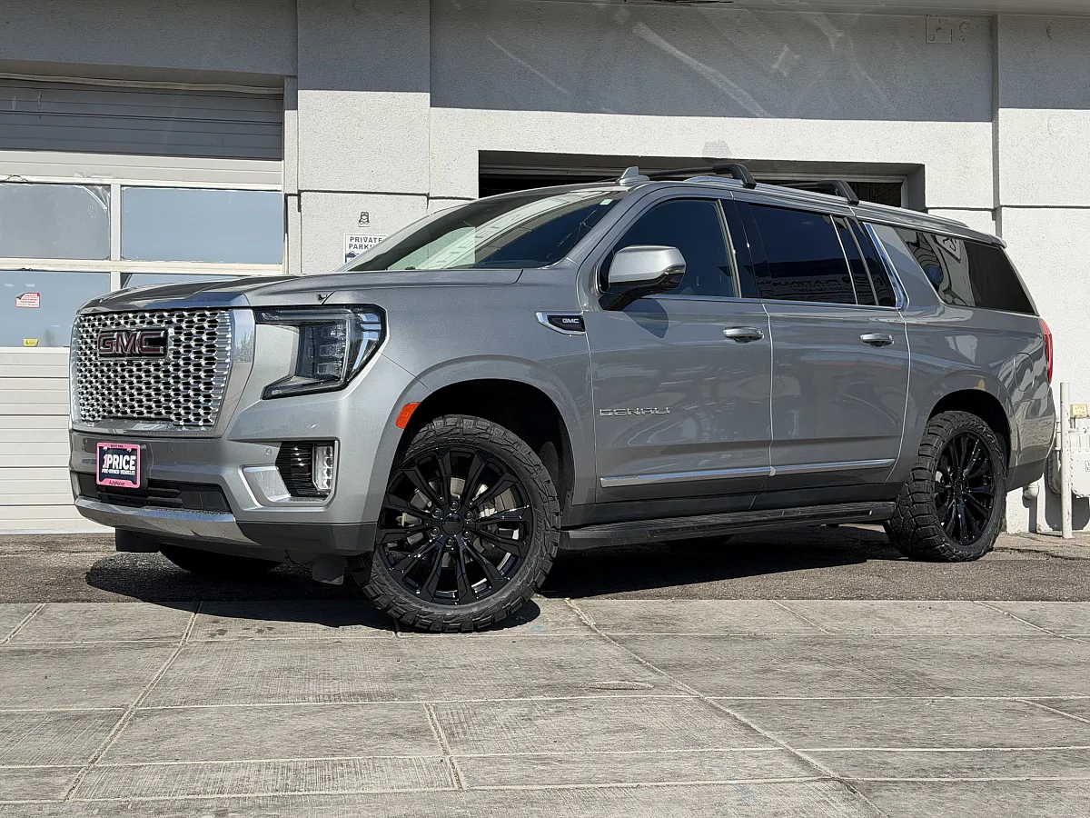 2022 GMC Yukon XL Equipped with Replica Wheels 22" Denali 1107 Black