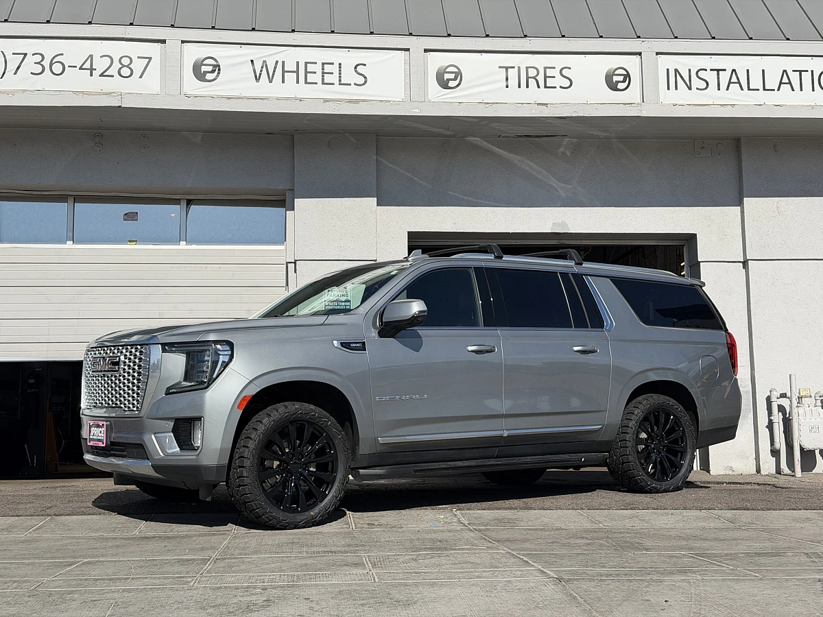 Black Replica Wheels 22" Denali 1107 on 2022 GMC Yukon XL