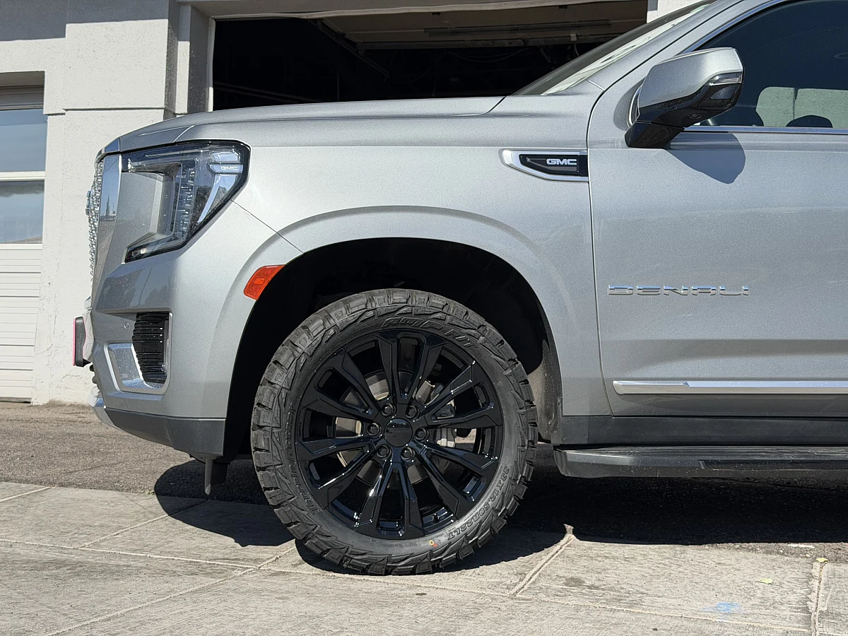 Replica Wheels 22" Denali 1107 Black on 2022 GMC Yukon XL