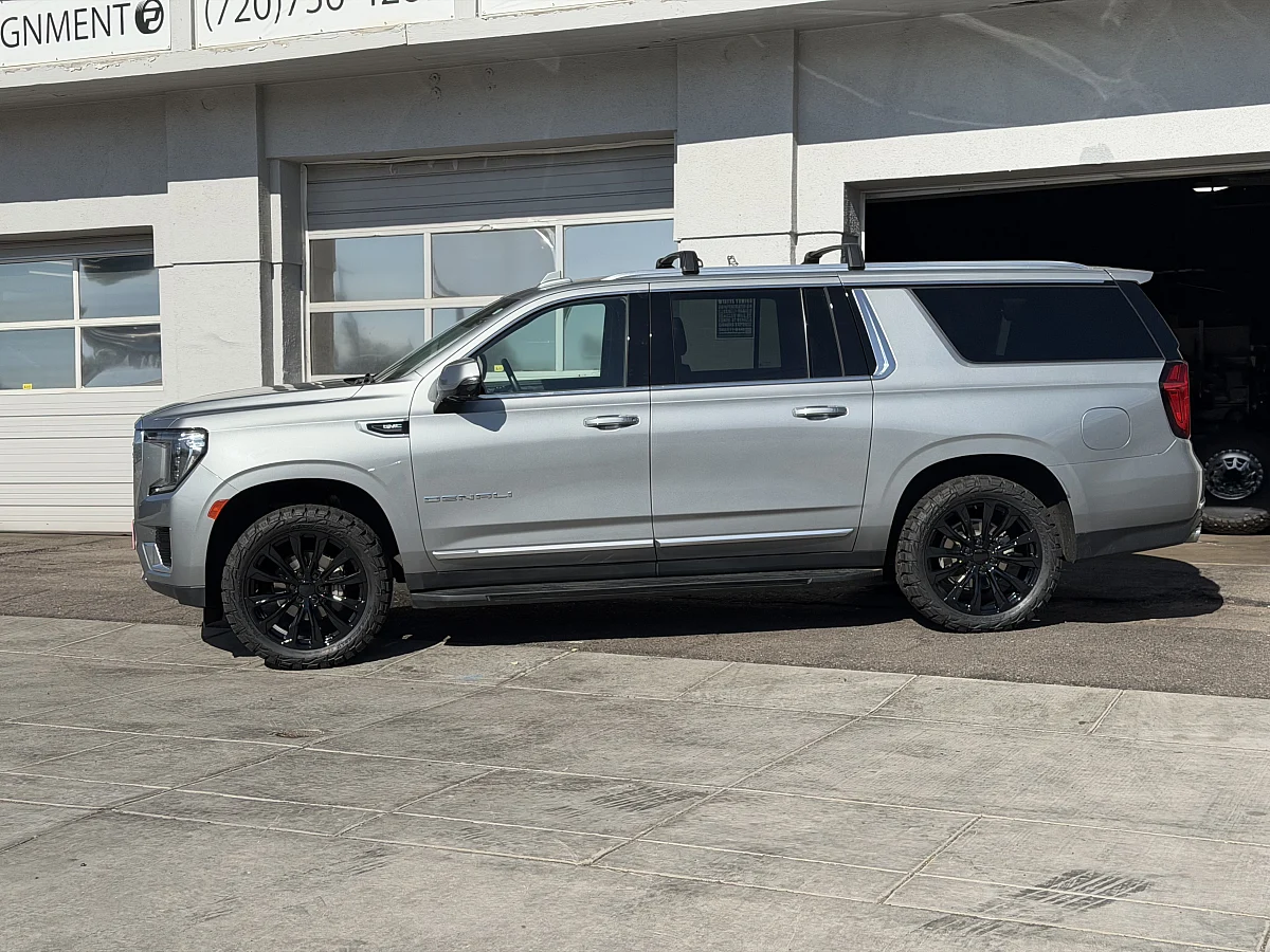 Replica Wheels 22" Denali 1107 Black Rim on 2022 GMC Yukon XL