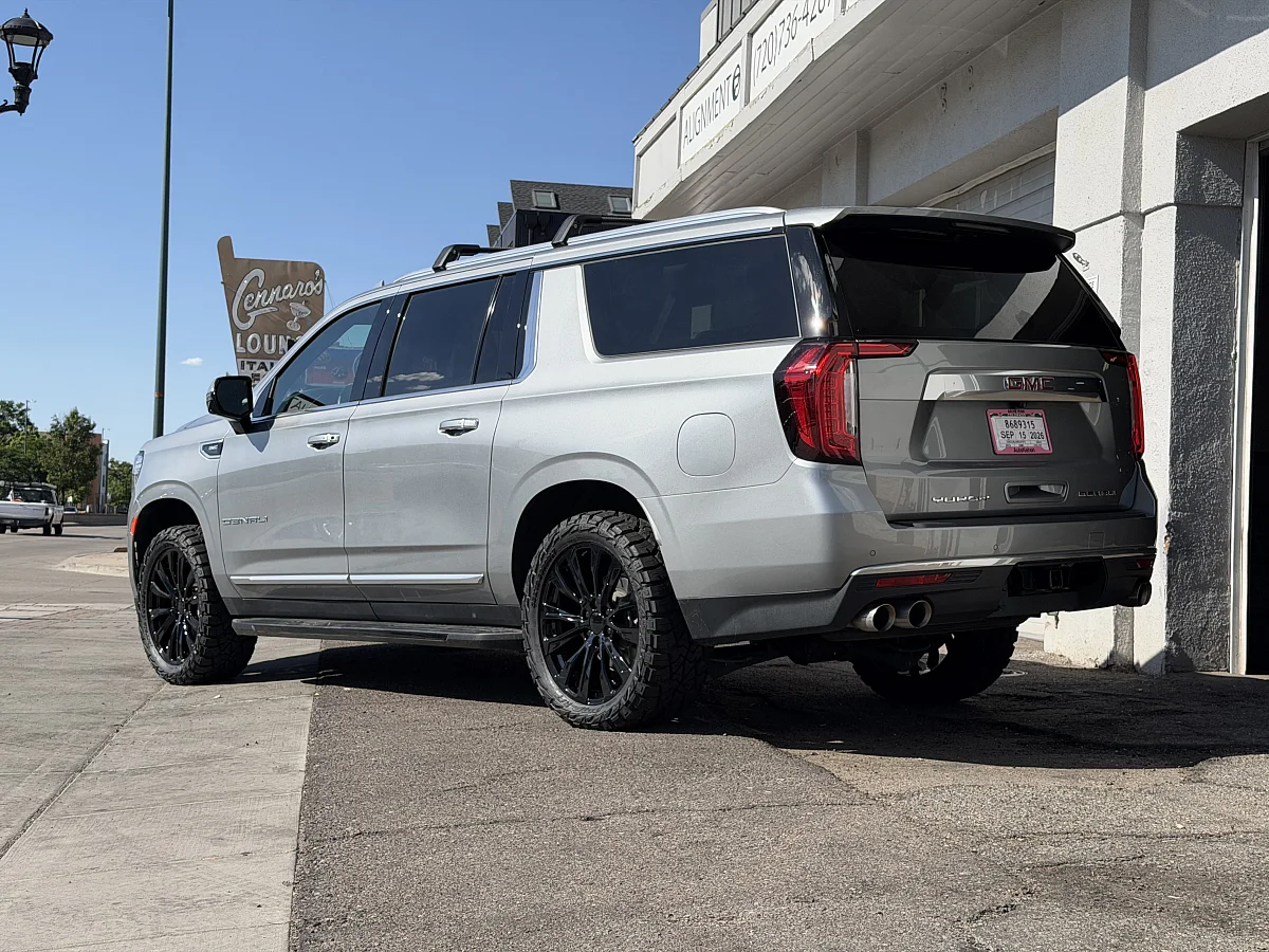 Replica Wheels Black 22" Denali 1107 Wheel on 2022 GMC Yukon XL