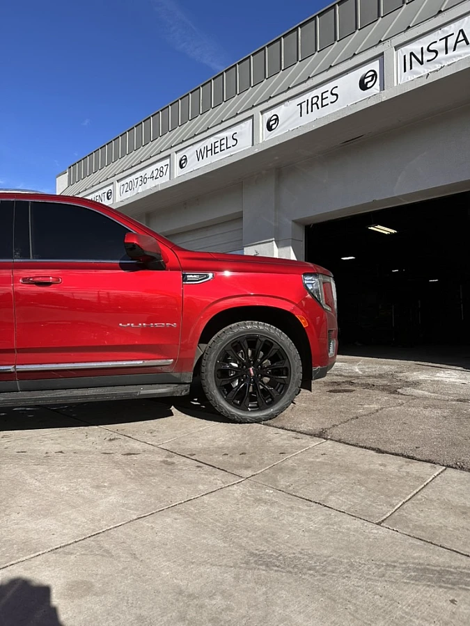 2023 GMC Yukon with Replica Wheels 22" Denali 1107 Black Wheels