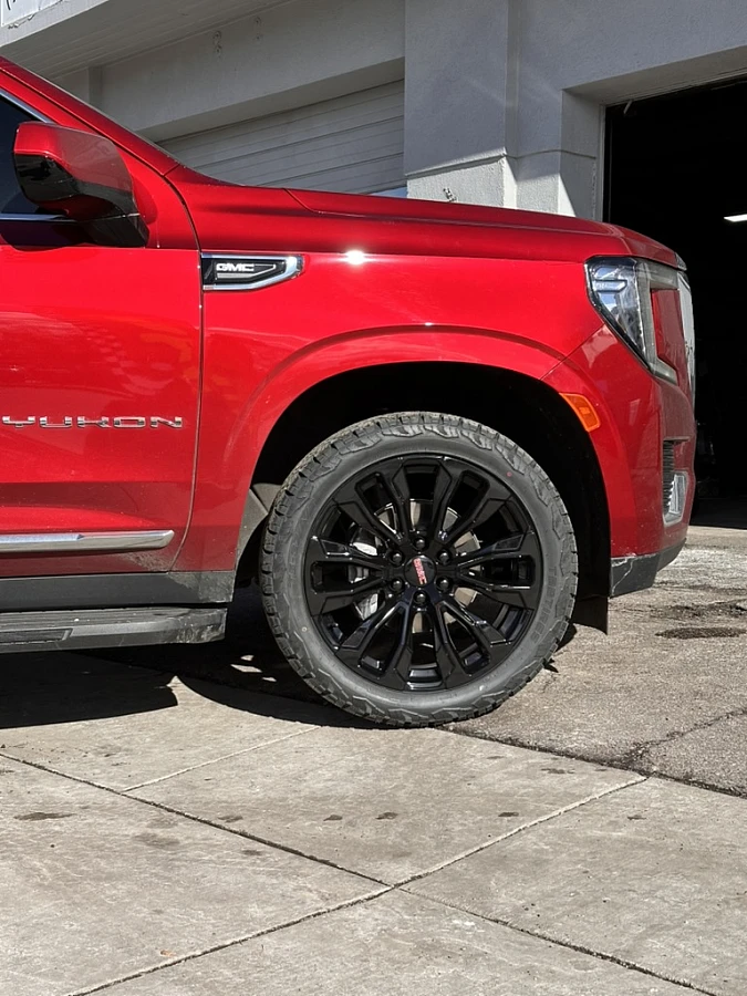Replica Wheels 22" Denali 1107 Black Rim on 2023 GMC Yukon