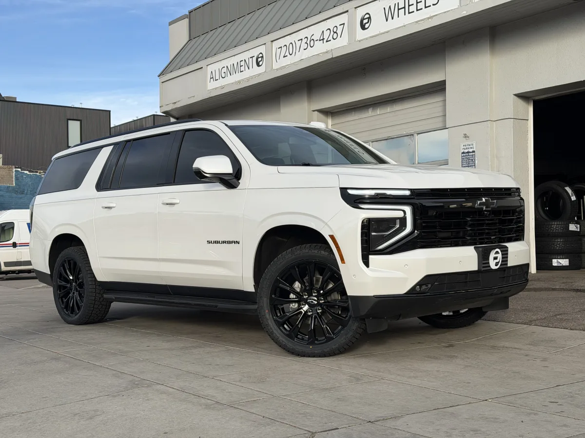2024 Chevrolet Suburban Equipped with Replica Wheels 22" Denali 1107 Black
