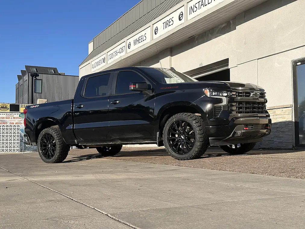 Replica Wheels 22" Denali 1107 Black on 2025 Chevrolet Silverado 1500