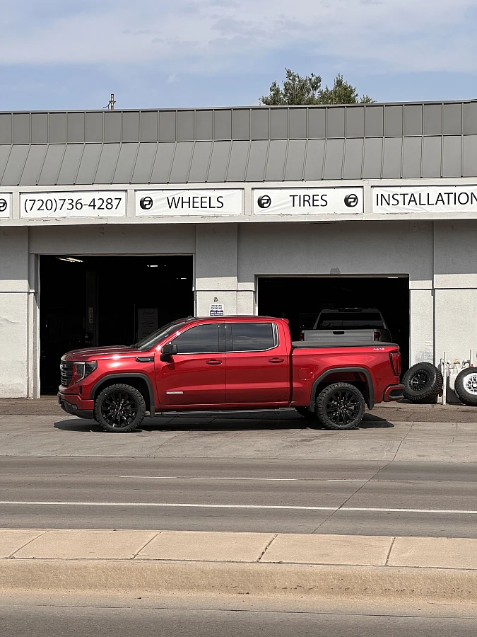 2025 GMC Sierra 1500 with Black Replica Wheels 22" Denali 1107 Rims