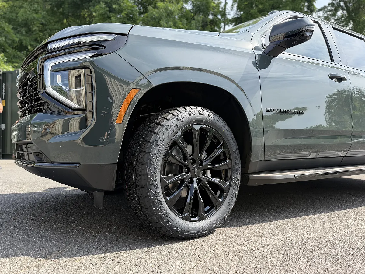Black Replica Wheels 22" Denali 1107 on 2026 Chevrolet Suburban
