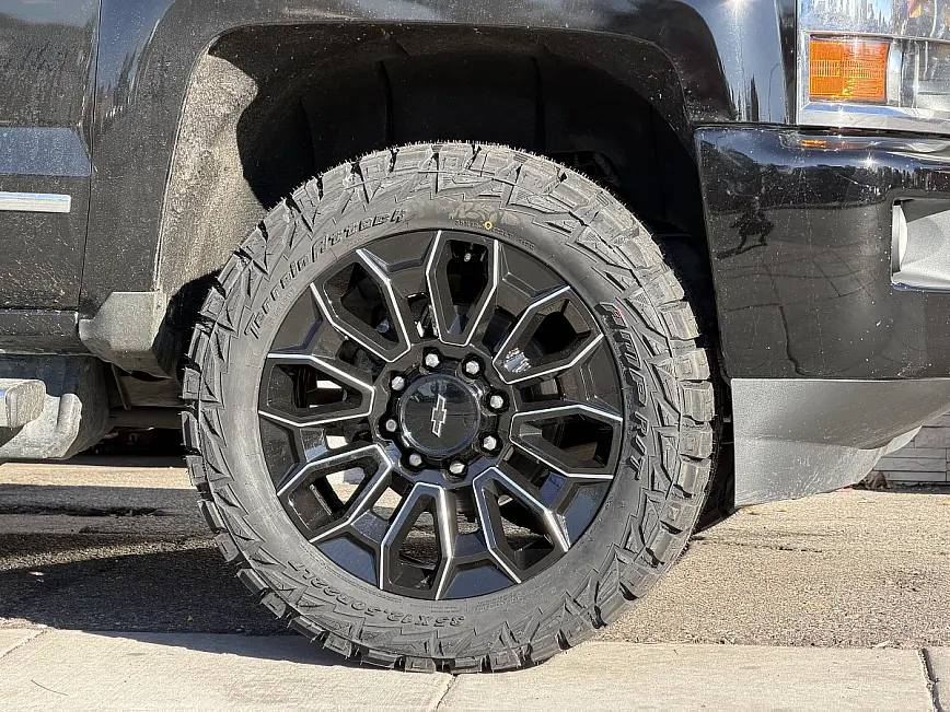 2016 Chevrolet Silverado 2500HD with Black and Milled Replica Wheels 22" High Country 8x180mm Style 1140 Rims