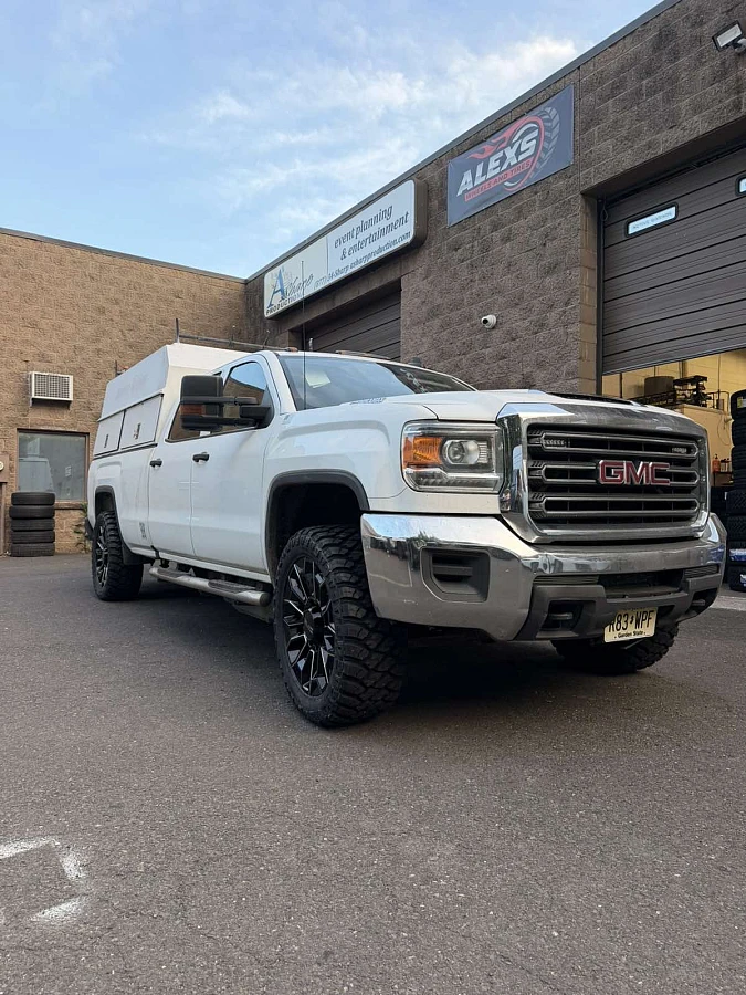 2018 GMC Sierra 2500HD with Replica Wheels 22" High Country 8x180mm Style 1140 Black and Milled Wheels