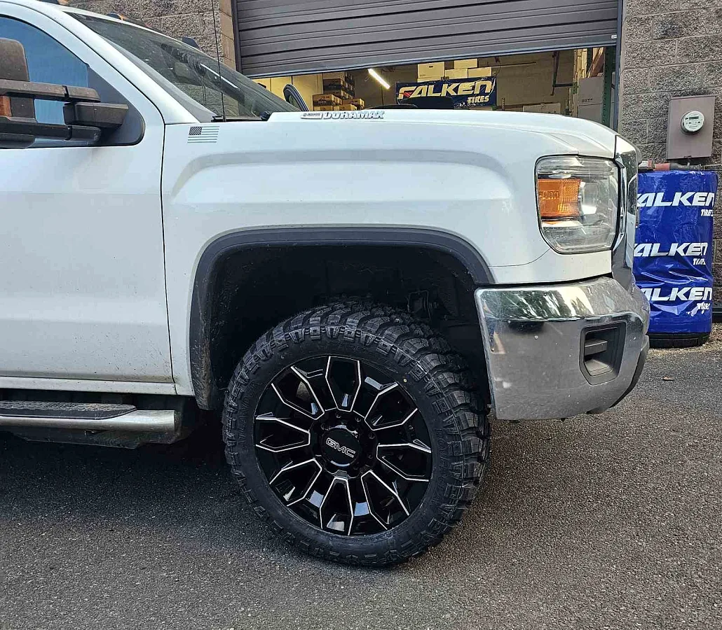 2018 GMC Sierra 2500HD with Replica Wheels 22" High Country 8x180mm Style 1140 Black and Milled Rims