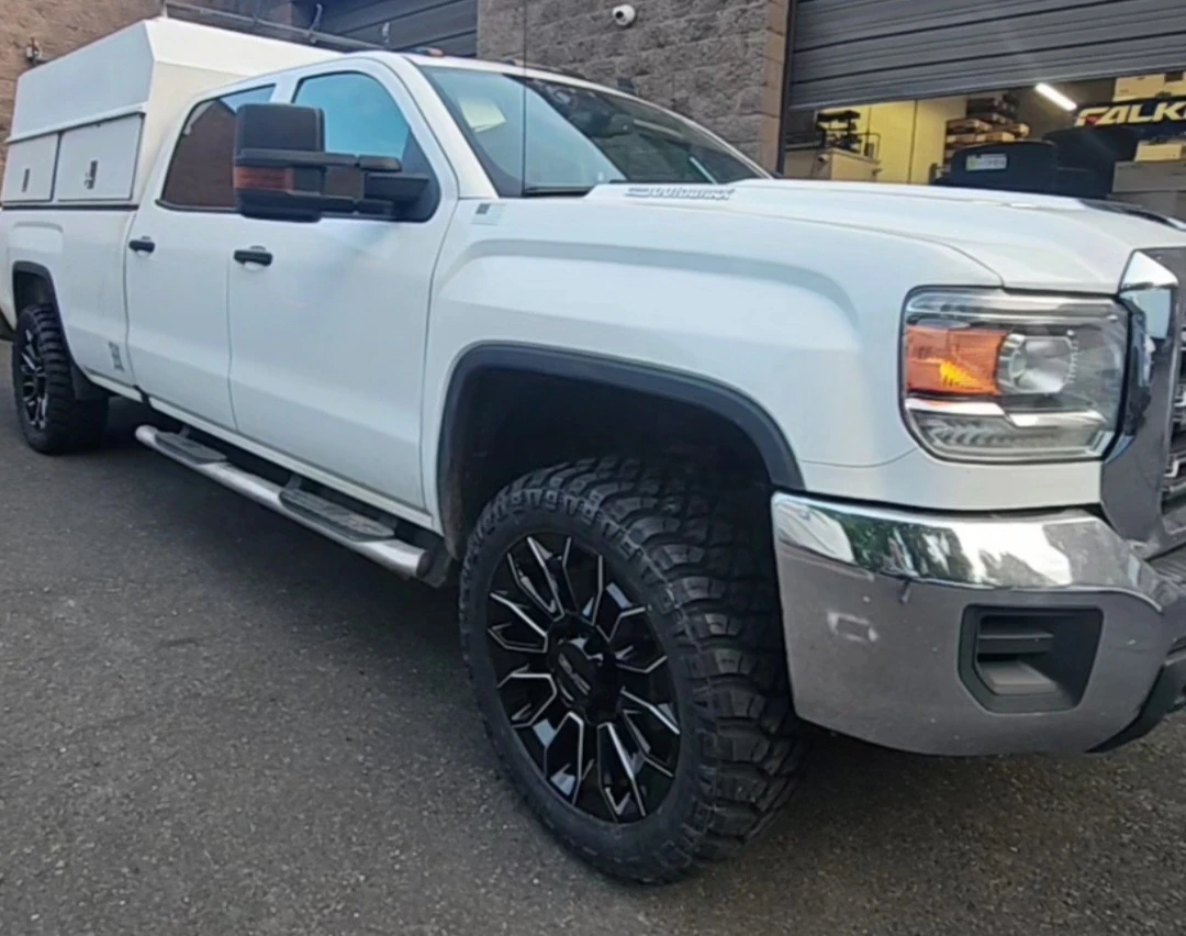 Replica Wheels 22" High Country 8x180mm Style 1140 Black and Milled Rim on 2018 GMC Sierra 2500HD