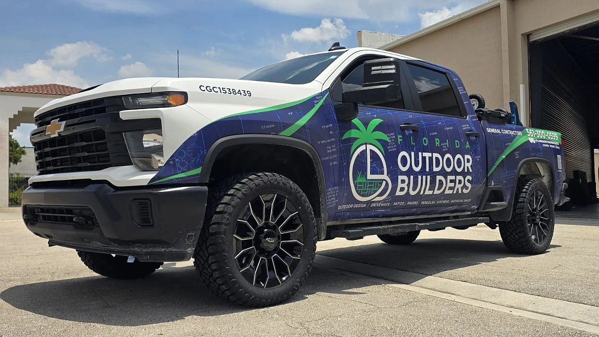 2023 Chevrolet Silverado 2500HD with Replica Wheels 22" High Country 8x180mm Style 1140 Black and Milled Wheels