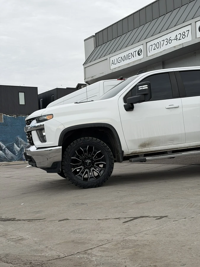 2025 Chevrolet Silverado 2500HD with Replica Wheels 22" High Country 8x180mm Style 1140 Black and Milled Rims