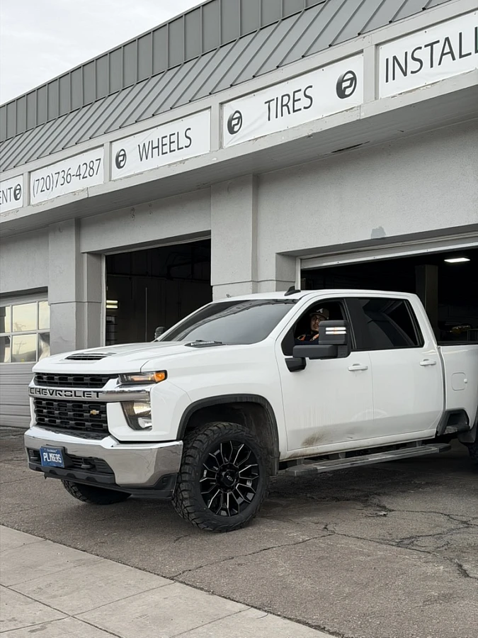Black and Milled Replica Wheels 22" High Country 8x180mm Style 1140 on 2025 Chevrolet Silverado 2500HD