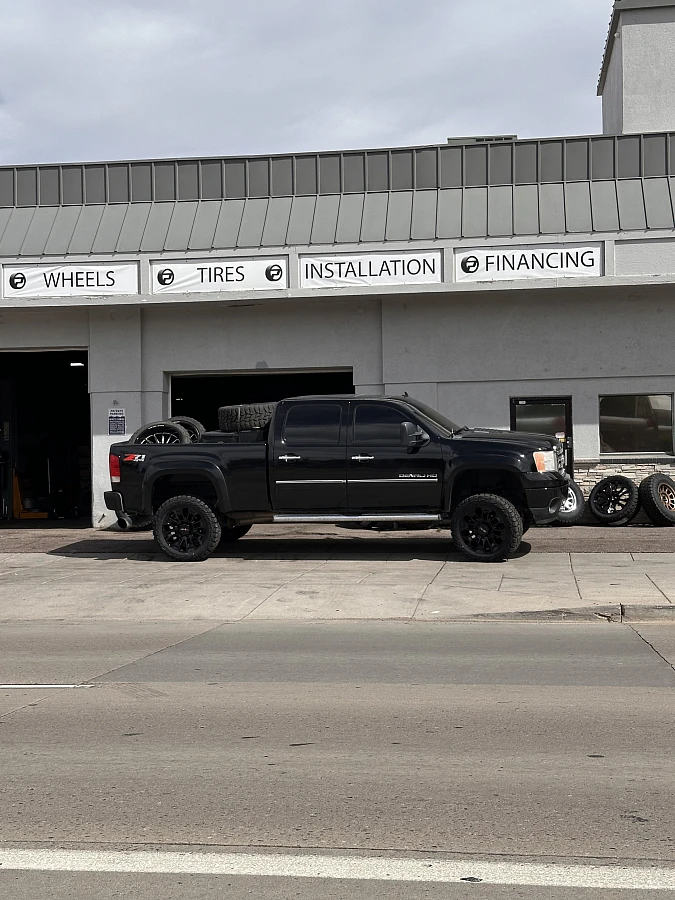 2010 GMC Sierra 2500HD with Replica Wheels 22" High Country 8x180mm Style 1140 Black Wheels