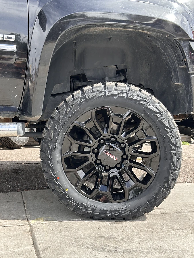 2010 GMC Sierra 2500HD with Replica Wheels 22" High Country 8x180mm Style 1140 Black Rims
