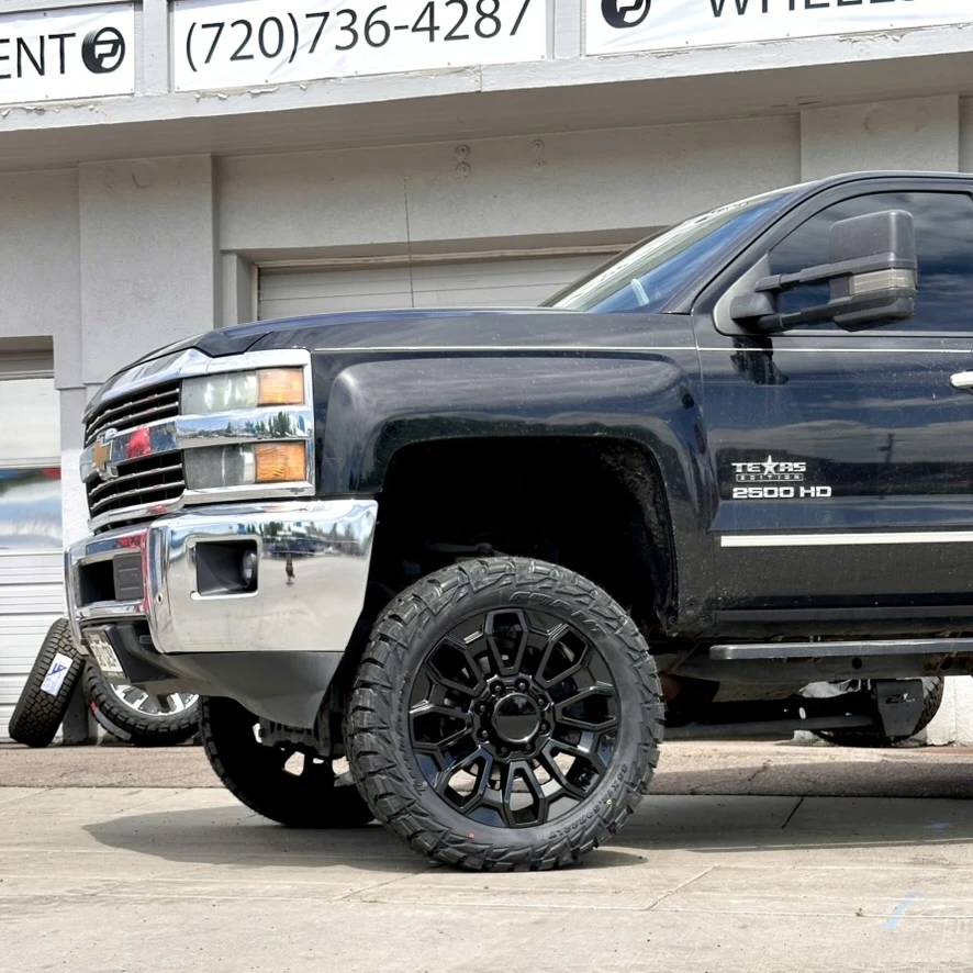 2016 GMC Sierra 2500HD with Black Replica Wheels 22" High Country 8x180mm Style 1140 Rims