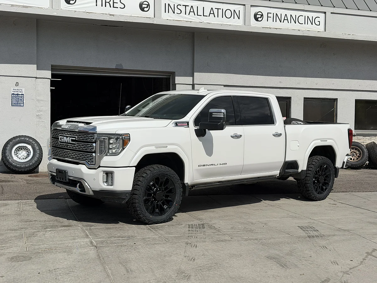 2022 GMC Sierra 3500HD with Black Replica Wheels 22" High Country 8x180mm Style 1140 Rims
