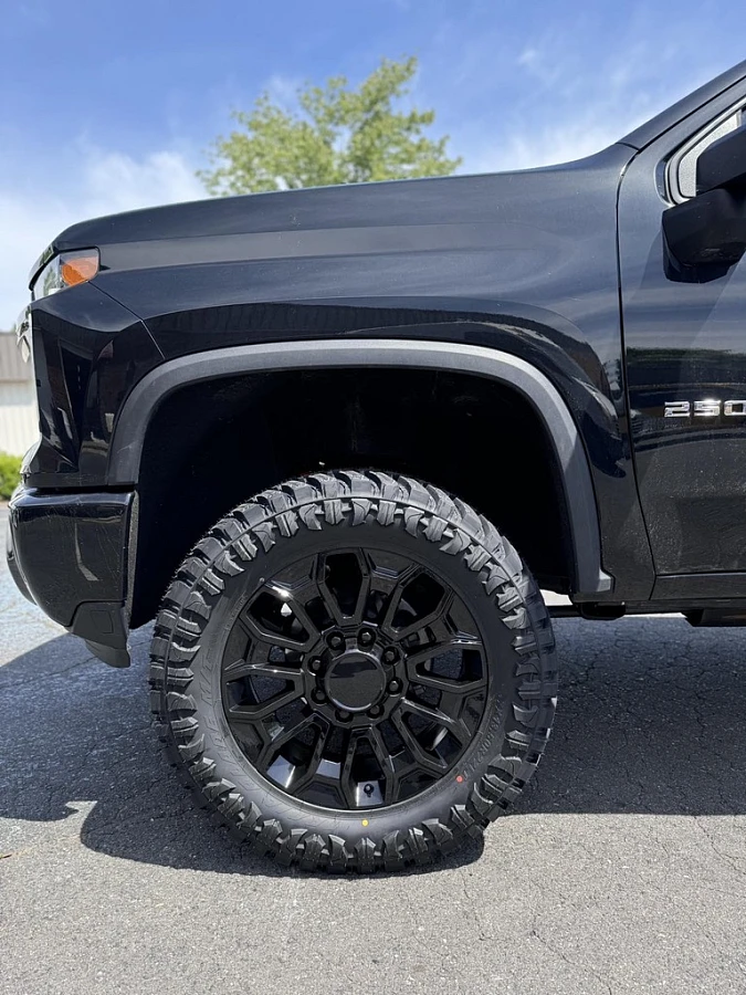 2025 Chevrolet Silverado 2500HD with Black Replica Wheels 22" High Country 8x180mm Style 1140 Rims
