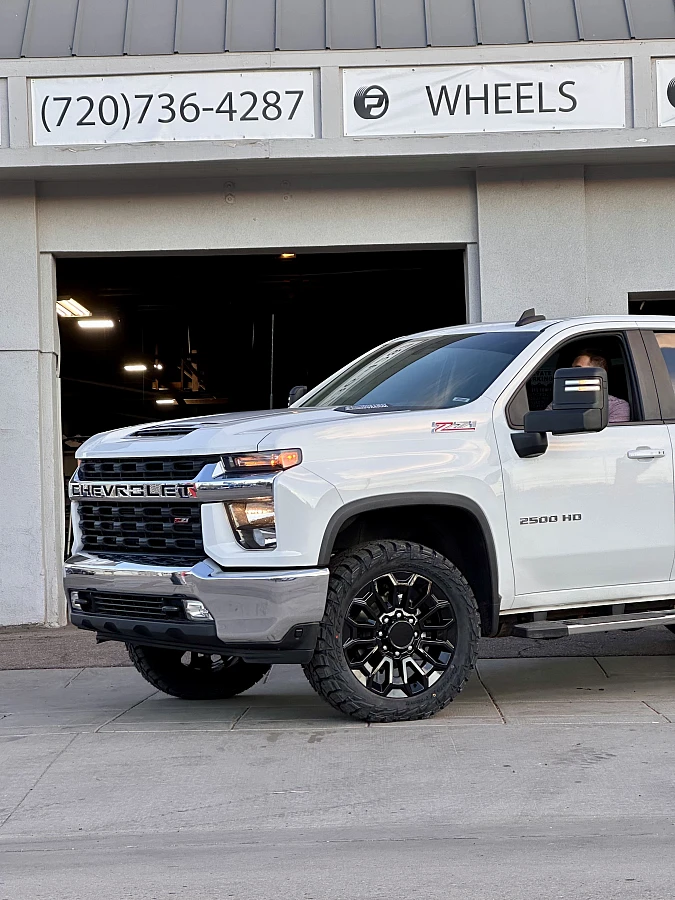 Black Replica Wheels 22" High Country 8x180mm Style 1140 on 2025 Chevrolet Silverado 2500HD