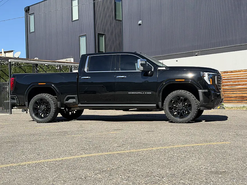 2025 GMC Sierra 2500HD with Replica Wheels 22" High Country 8x180mm Style 1140 Black Wheels