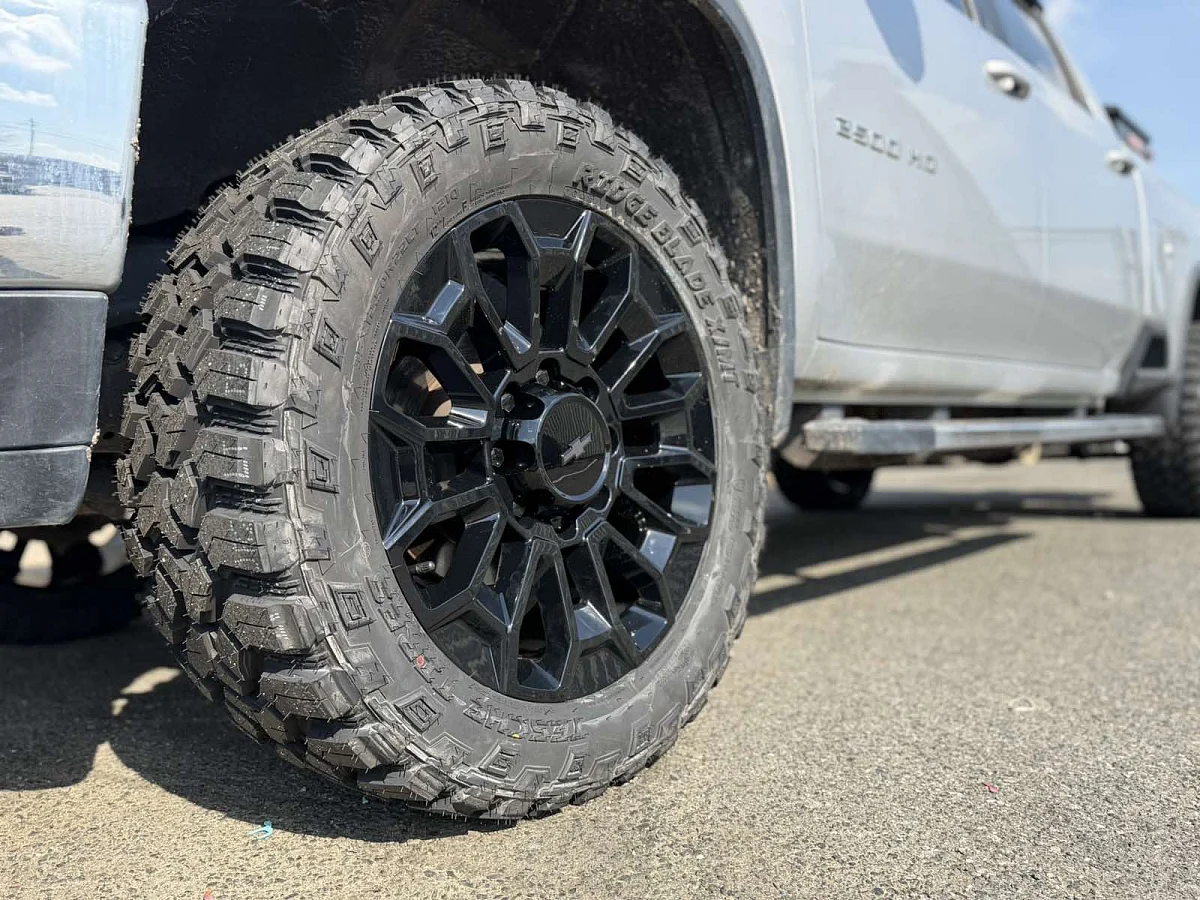 Replica Wheels 22" High Country 8x180mm Style 1140 Black Rim on 2026 Chevrolet Silverado 2500HD
