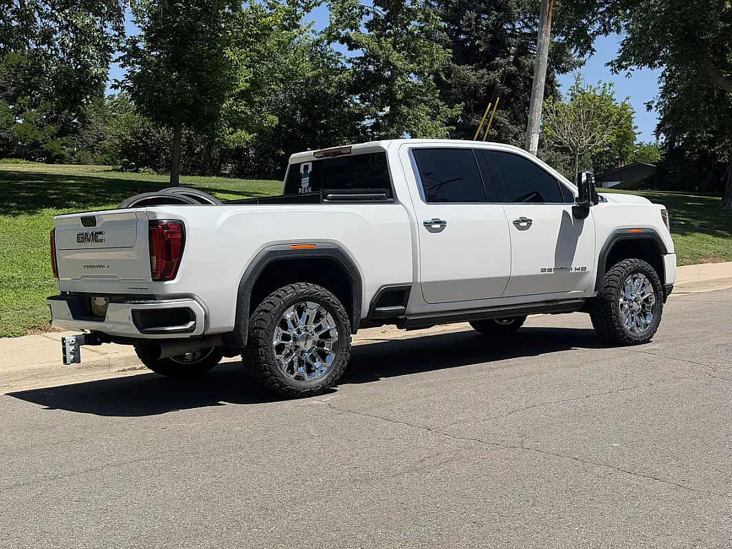 2023 GMC Sierra 2500HD with Replica Wheels 22" High Country 8x180mm Style 1140 Chrome Wheels