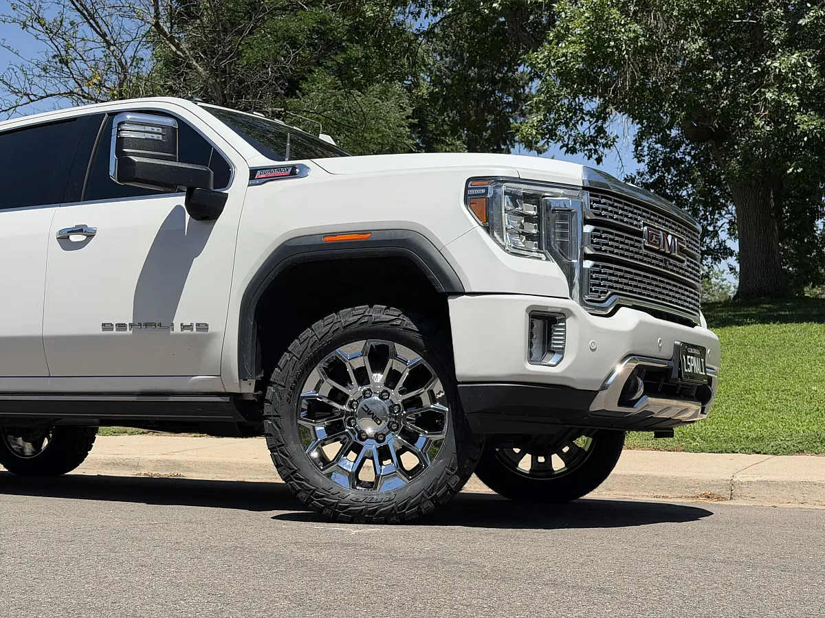 2023 GMC Sierra 2500HD with Replica Wheels 22" High Country 8x180mm Style 1140 Chrome Rims