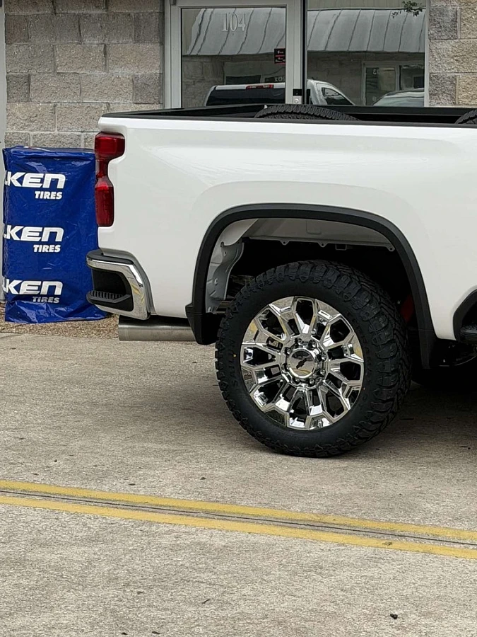 2024 Chevrolet Silverado 2500HD with Replica Wheels 22" High Country 8x180mm Style 1140 Chrome Wheels