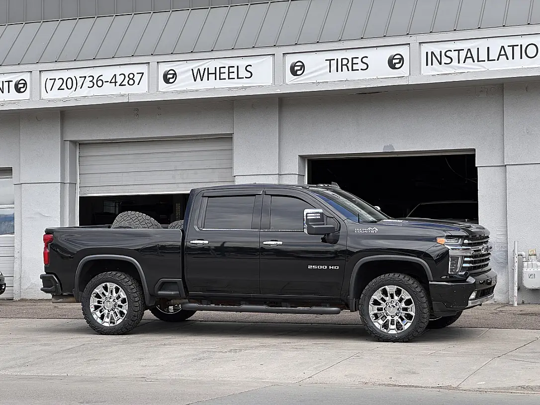 2025 Chevrolet Silverado 2500HD Running Replica Wheels 22" High Country 8x180mm Style 1140 Chrome