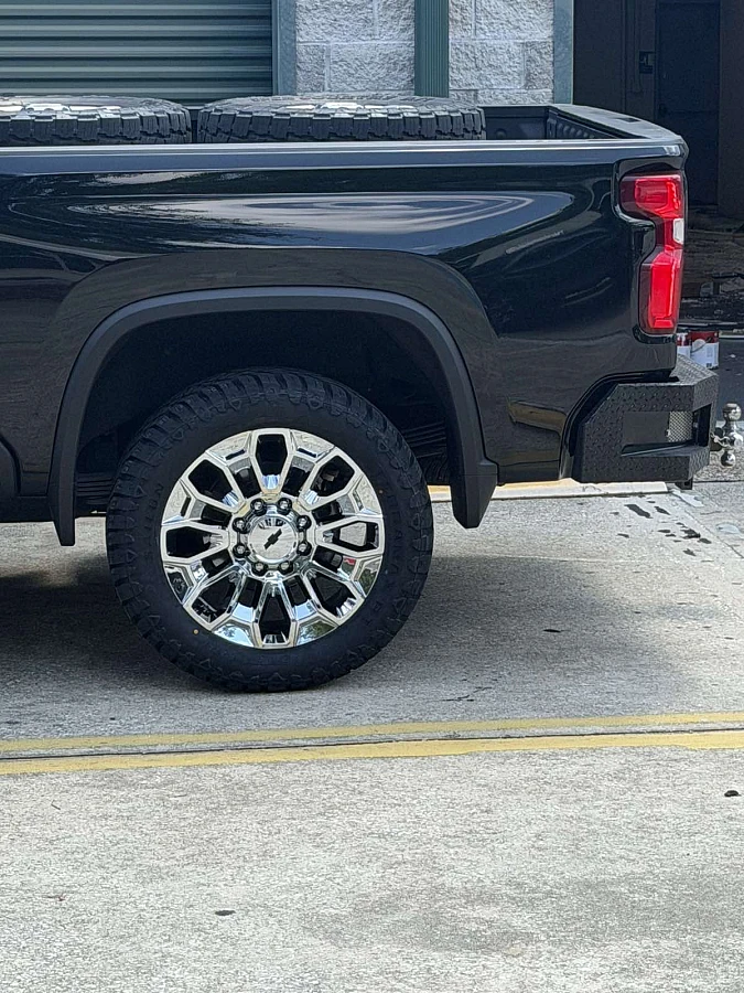 2026 Chevrolet Silverado 2500HD with Replica Wheels 22" High Country 8x180mm Style 1140 Chrome Wheels