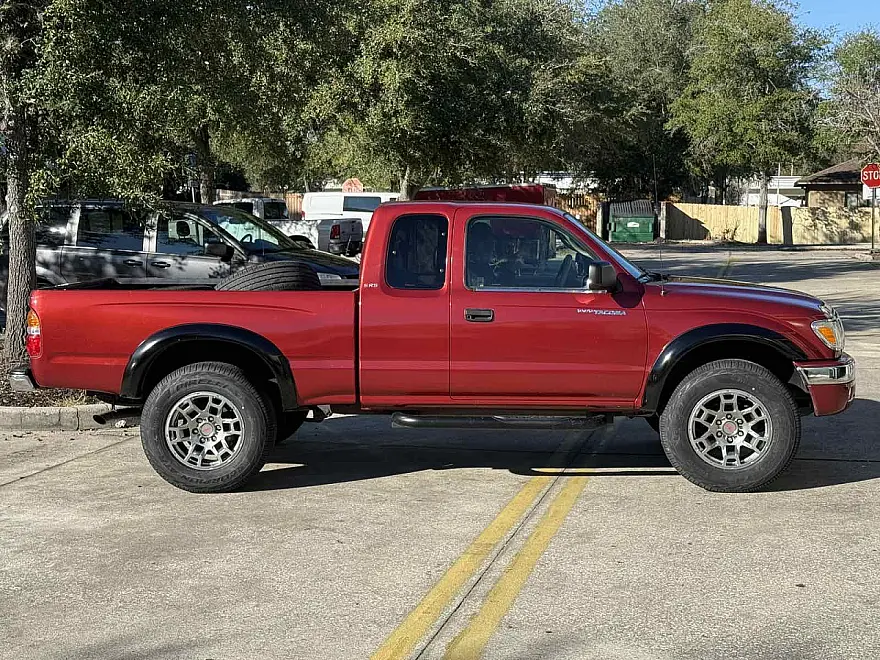 Replica Wheels 17" TRD Pro 302 Silver on 2004 Toyota Tacoma