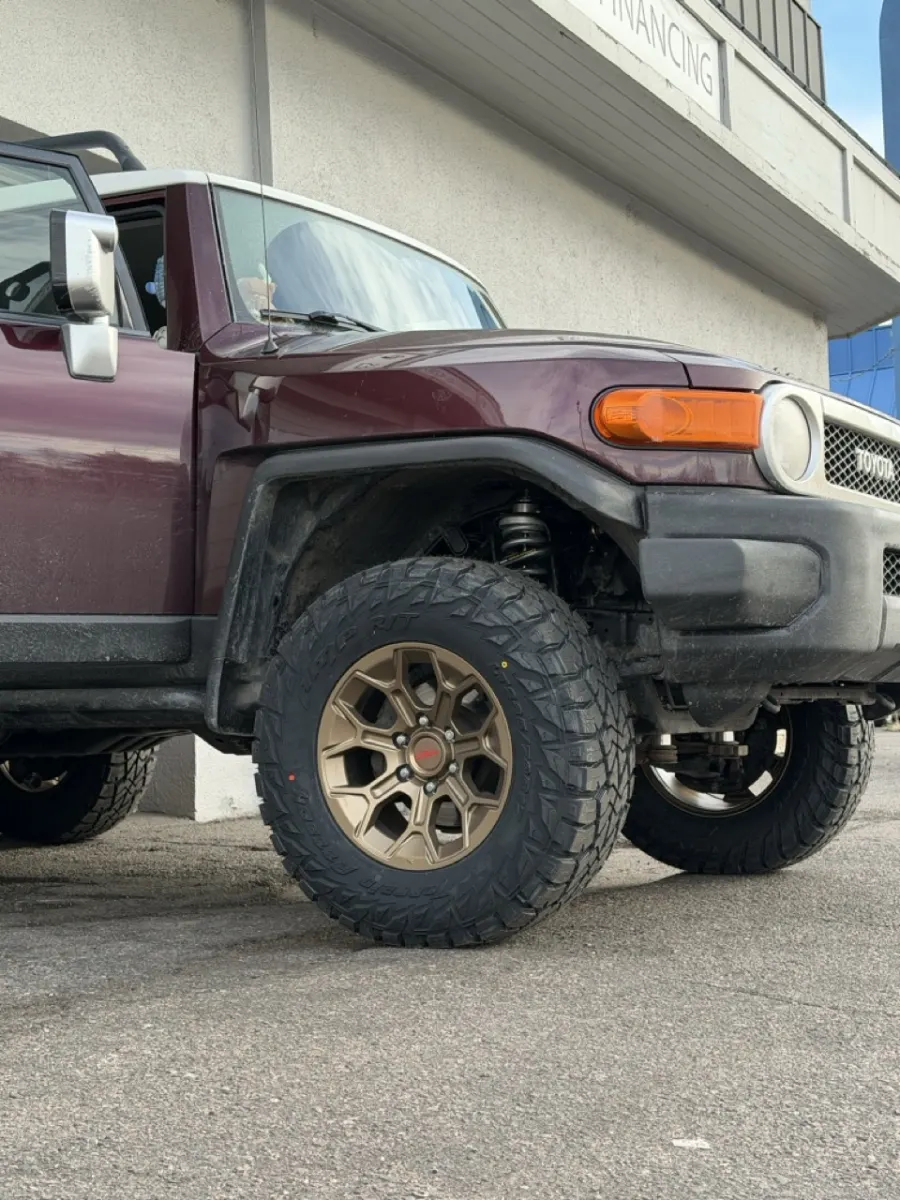 2009 Toyota FJ Cruiser Equipped with Replica Wheels 17" TRD Pro 308 Bronze