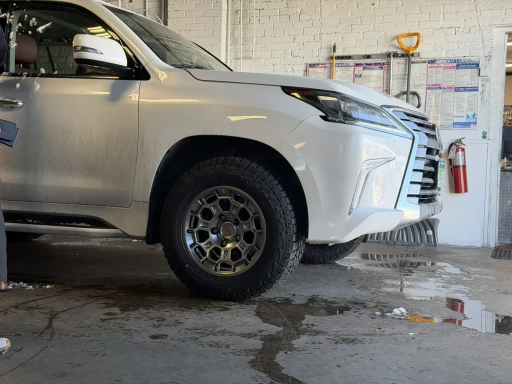 Replica Wheels 18" TRD Pro 303 Silver on 2022 Lexus GX