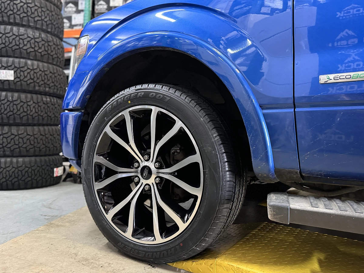 Black and Silver Replica Wheels 22" Ford F150 Platinum 1125 on 2013 Ford F-150