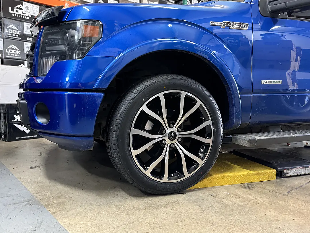 Replica Wheels 22" Ford F150 Platinum 1125 Black and Silver on 2013 Ford F-150