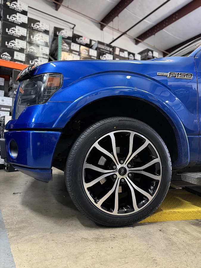 Replica Wheels 22" Ford F150 Platinum 1125 Black and Silver Rim on 2013 Ford F-150