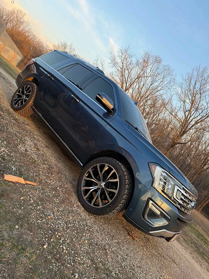 Replica Wheels 22" Ford F150 Platinum 1125 Black and Silver on 2022 Ford Expedition