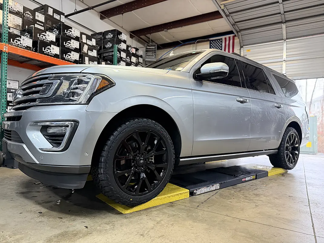 Black Replica Wheels 22" Ford F150 Platinum 1125 on 2024 Ford Expedition
