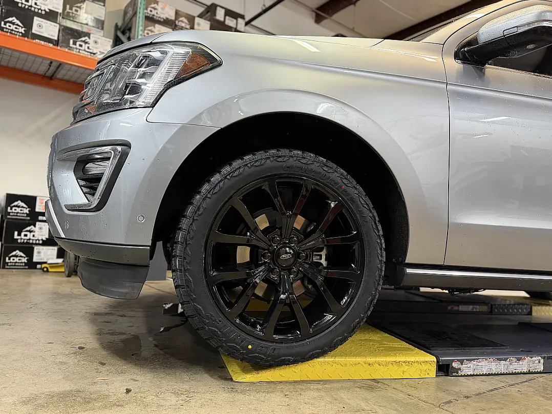 Replica Wheels 22" Ford F150 Platinum 1125 Black on 2024 Ford Expedition