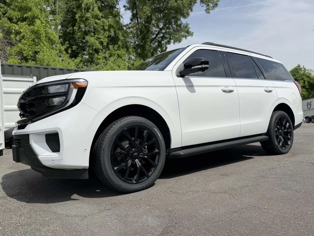 Black Replica Wheels 22" Ford F150 Platinum 1125 on 2025 Ford Expedition