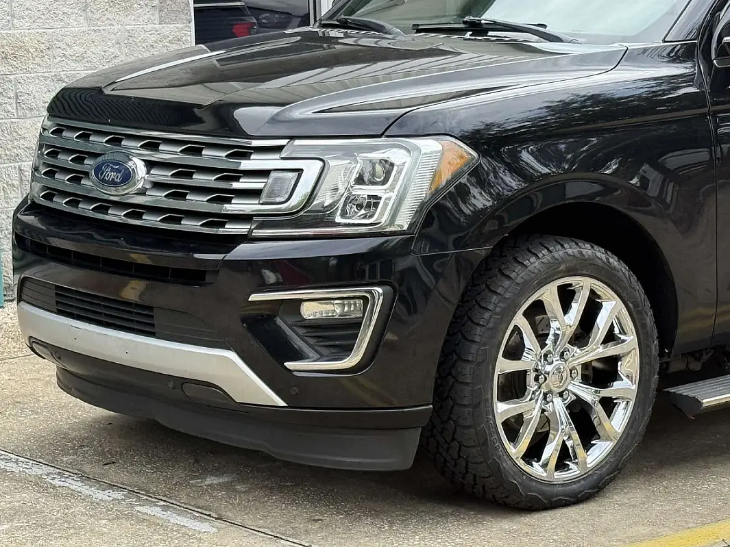 Chrome Replica Wheels 22" Ford F150 Platinum 1125 on 2022 Ford Expedition