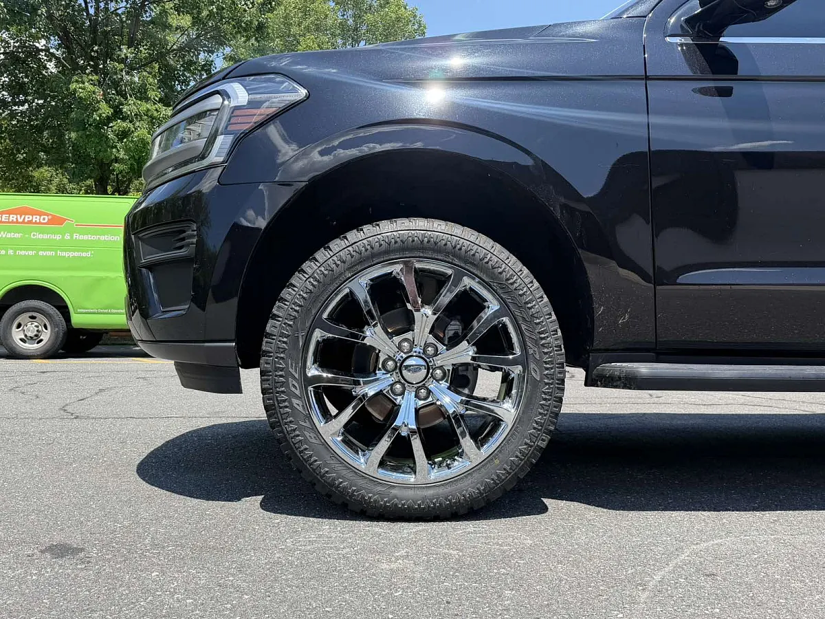 Replica Wheels 22" Ford F150 Platinum 1125 Chrome Rim on 2023 Ford Expedition