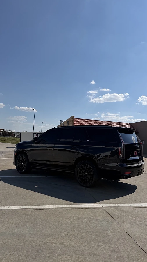 Replica Wheels 22" GM Platinum 1105 Gloss Black Rim on 2025 Cadillac Escalade