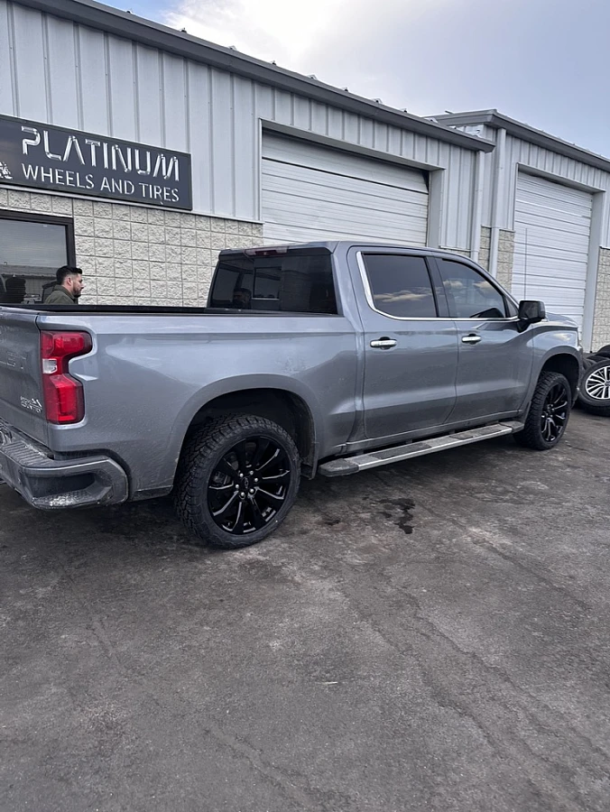 Replica Wheels 22" High Country 1115 Black on 2024 Chevrolet Silverado 1500