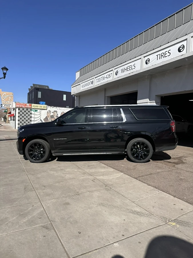 Replica Wheels 22" High Country 1115 Black on 2025 Chevrolet Suburban