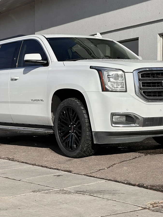 2020 GMC Yukon XL with Black Replica Wheels 22" Hollander 1109 Rims