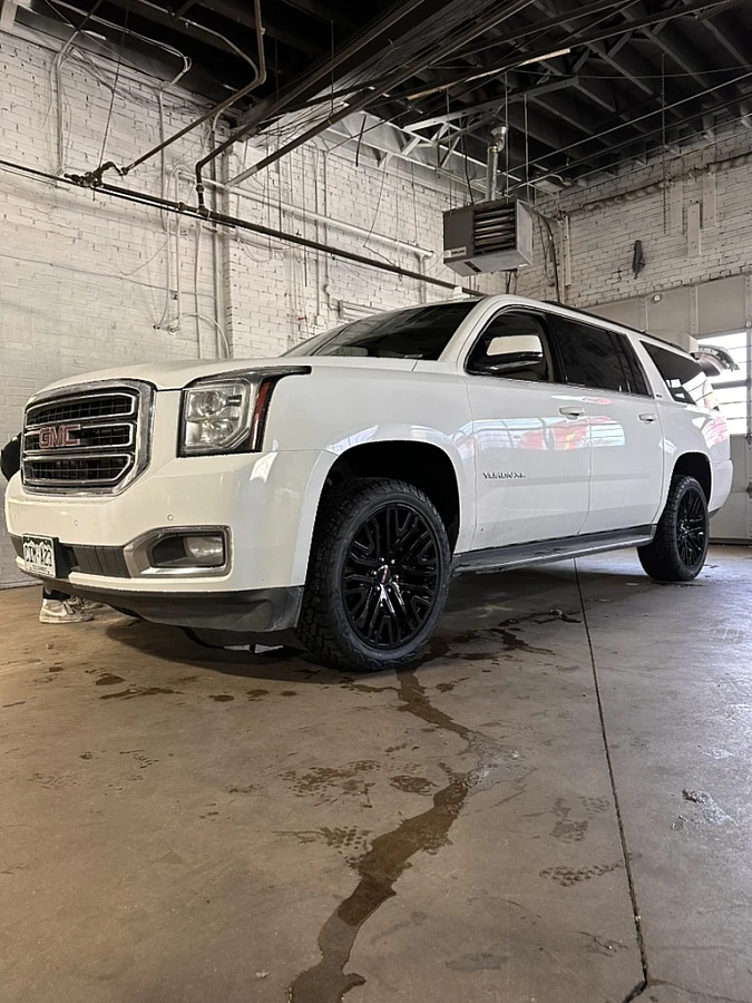Replica Wheels 22" Hollander 1109 Black on 2020 GMC Yukon XL