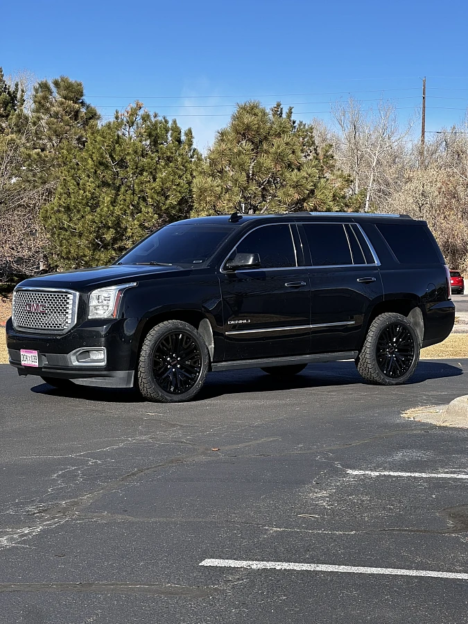 2020 GMC Yukon with Replica Wheels 22" Hollander 1109 Black Wheels